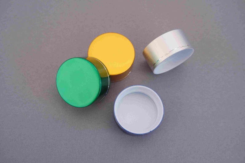 Kylmäkanavainen ruiskumuottikone