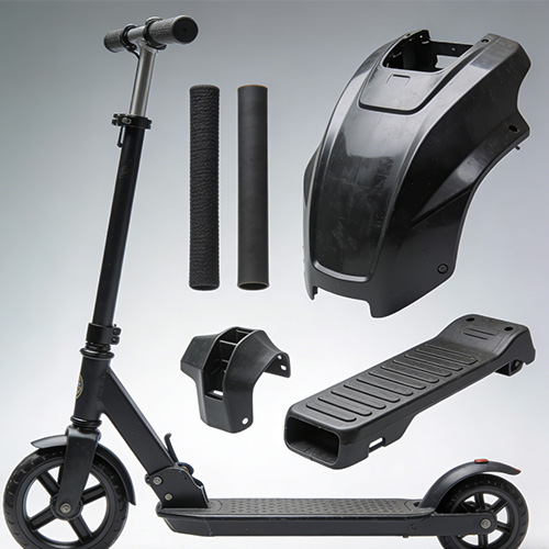 Skootterin muoviosien muovaus